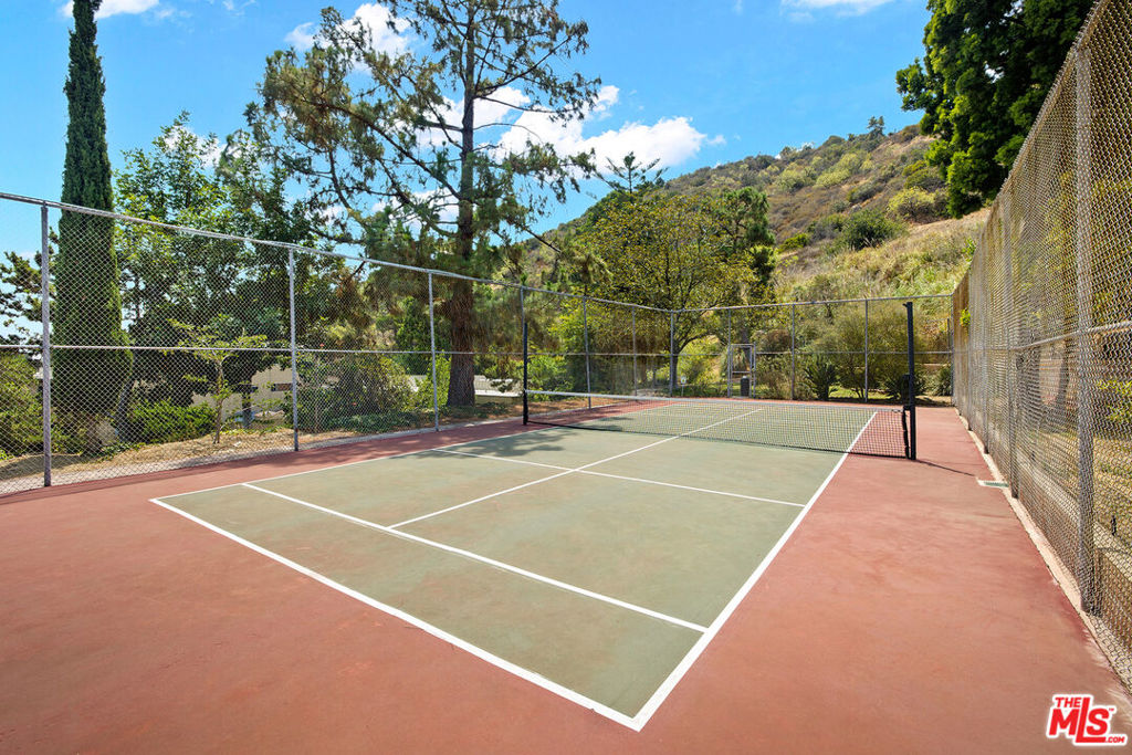 6704 Hillpark Drive 202