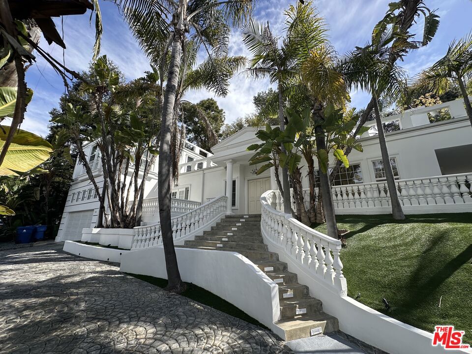 350 N Bundy Drive