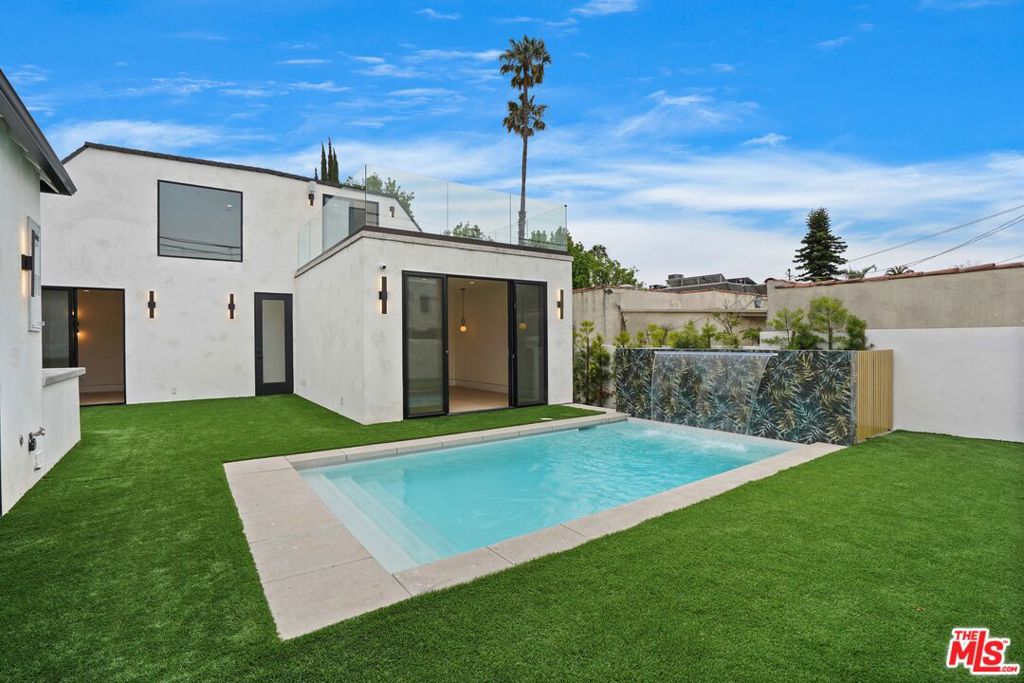 1161 Stearns Drive