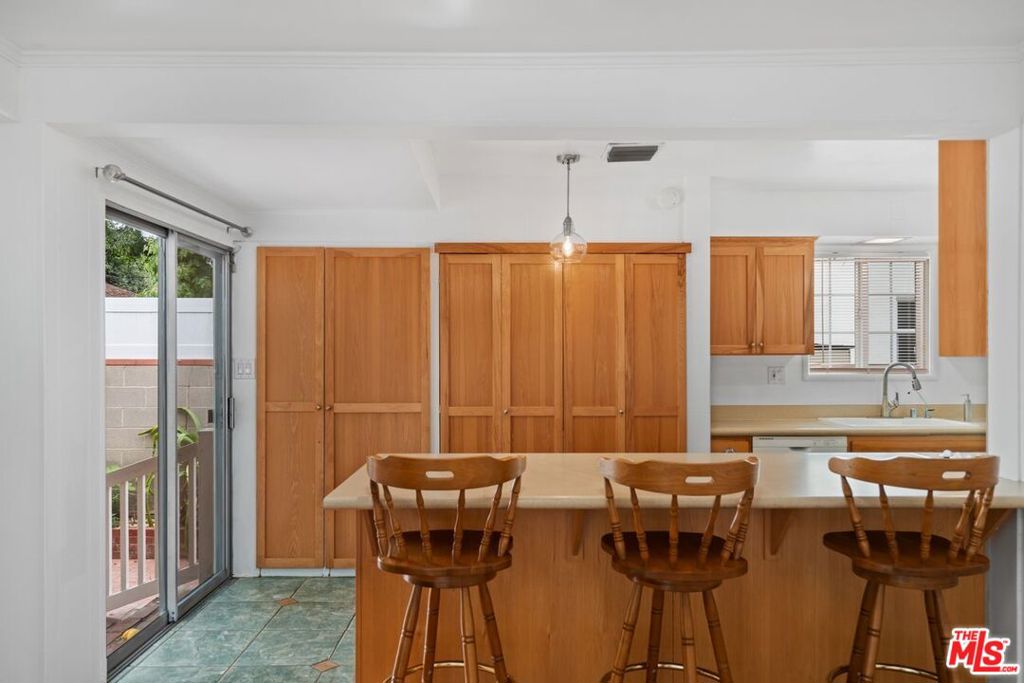 16666 Mccormick Street