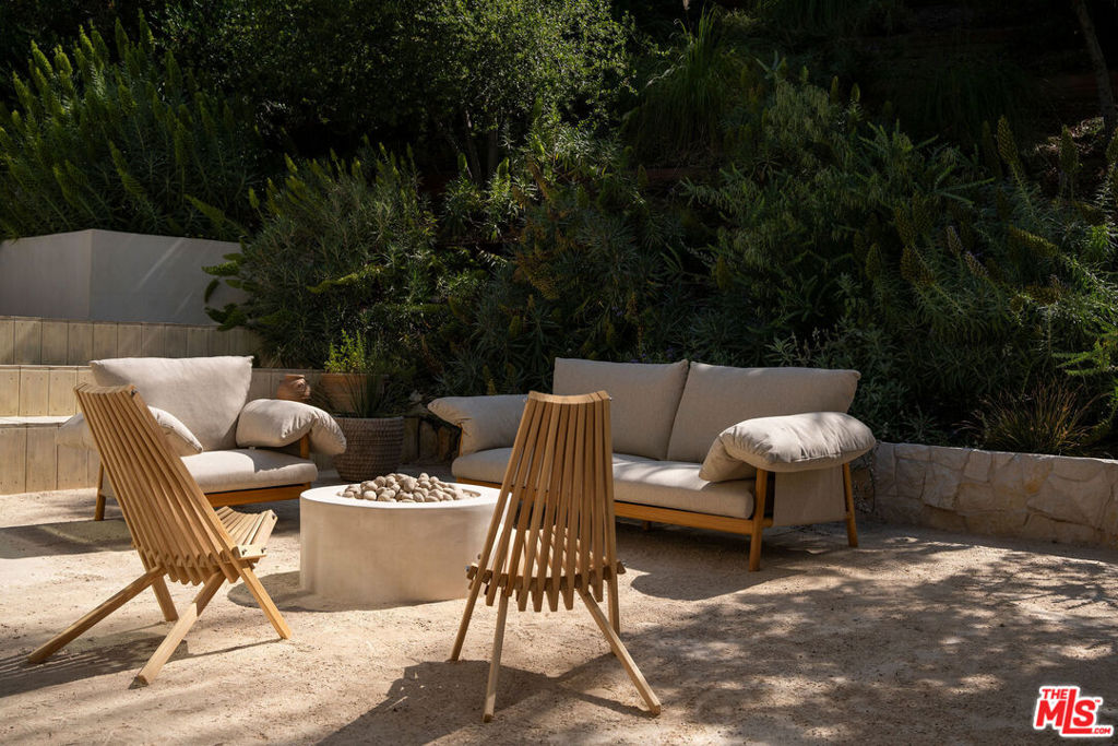 4722 Larkwood Avenue