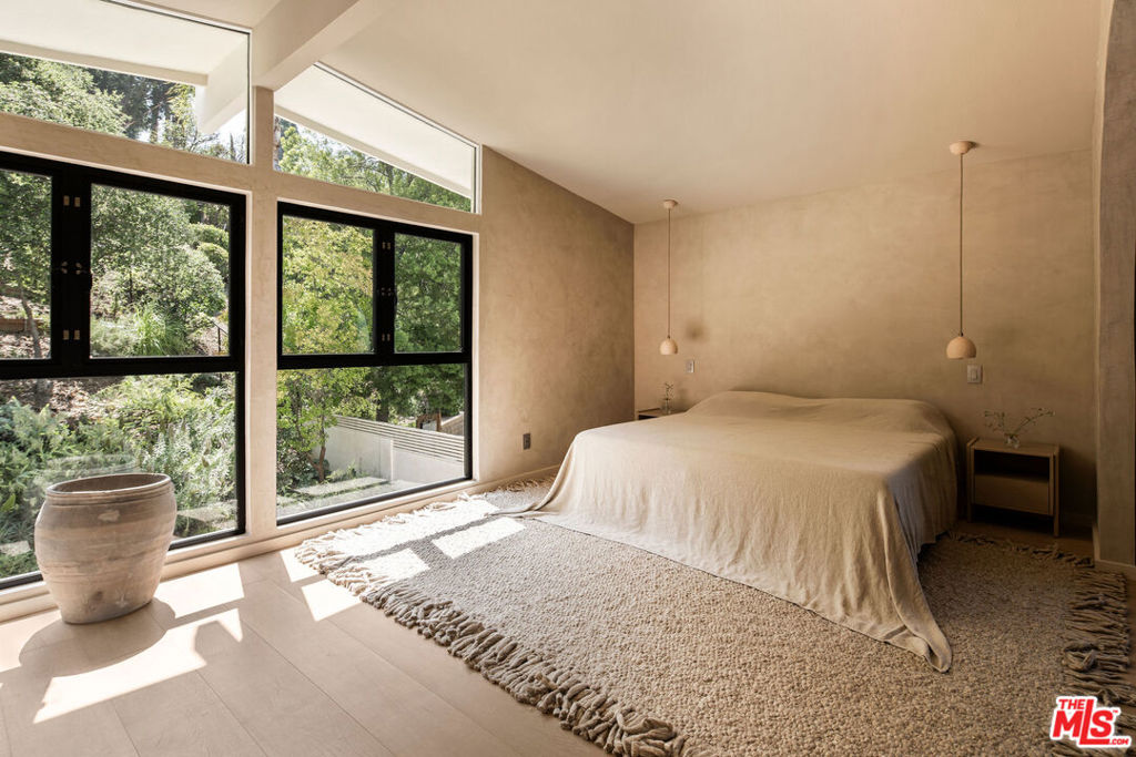 4722 Larkwood Avenue