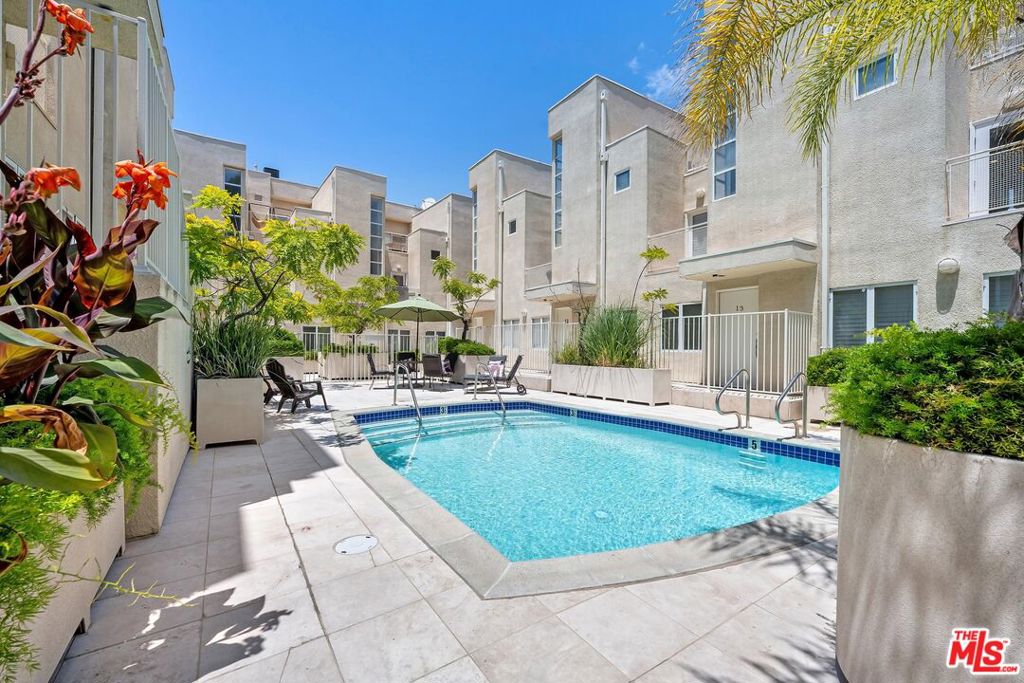 3944 Kentucky Drive 1