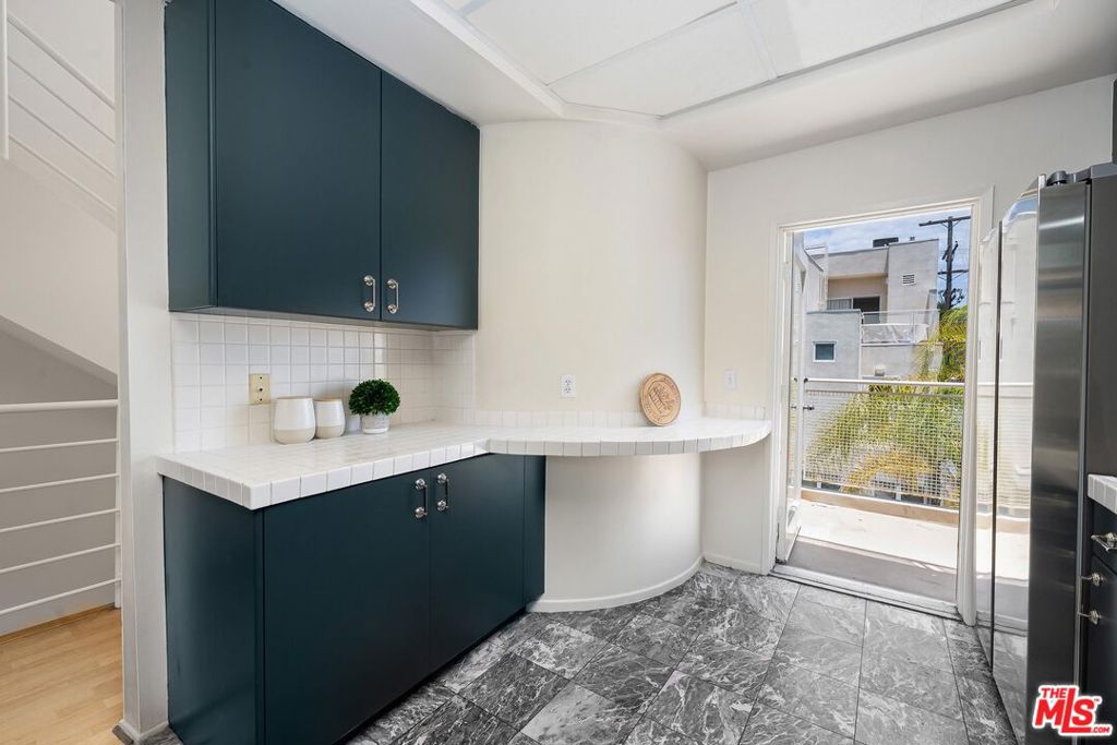 3944 Kentucky Drive 1