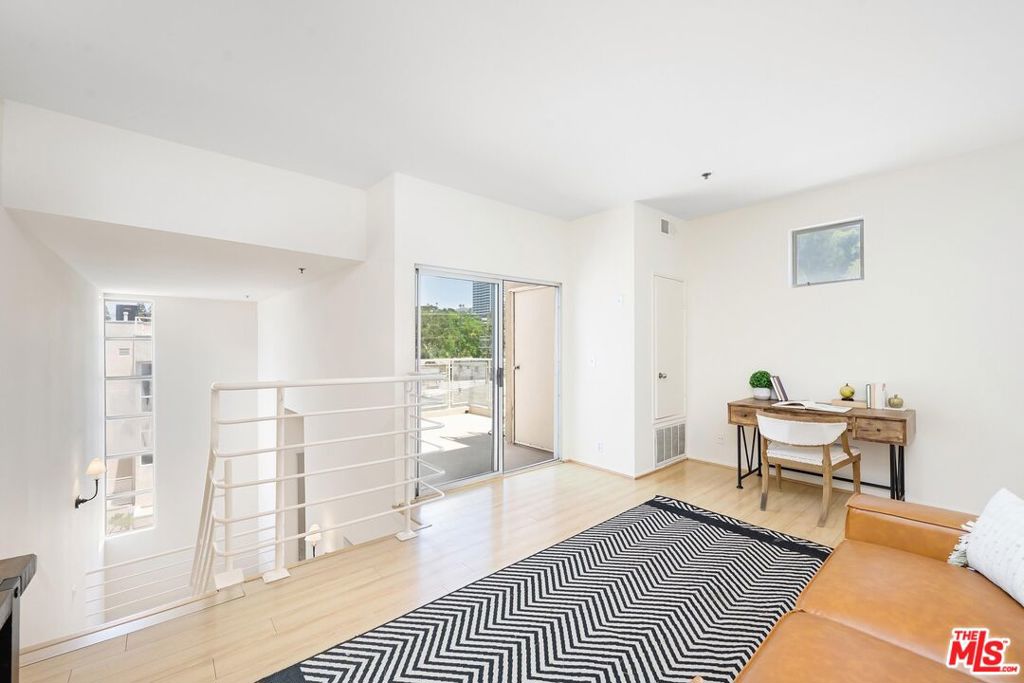 3944 Kentucky Drive 1