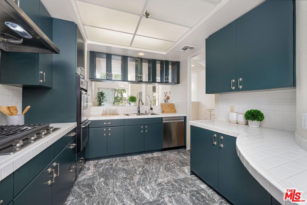 3944 Kentucky Drive 1