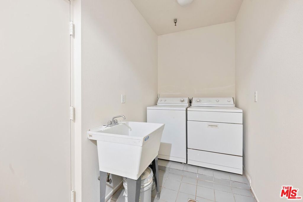 3944 Kentucky Drive 1