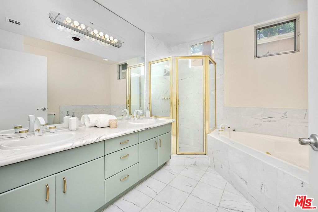 3944 Kentucky Drive 1