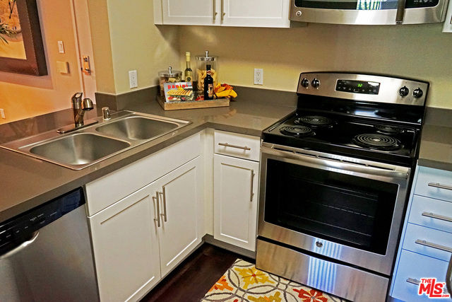 151 E HOLLY Street 2-103