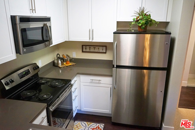 151 E HOLLY Street 2-103