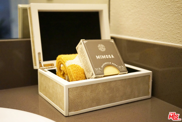 151 E HOLLY Street 2-103