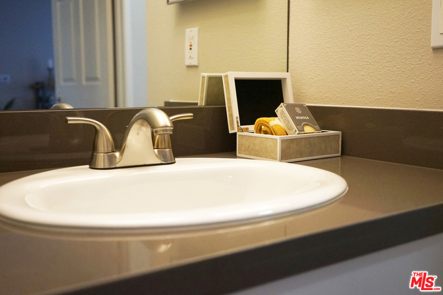 151 E HOLLY Street 2-103