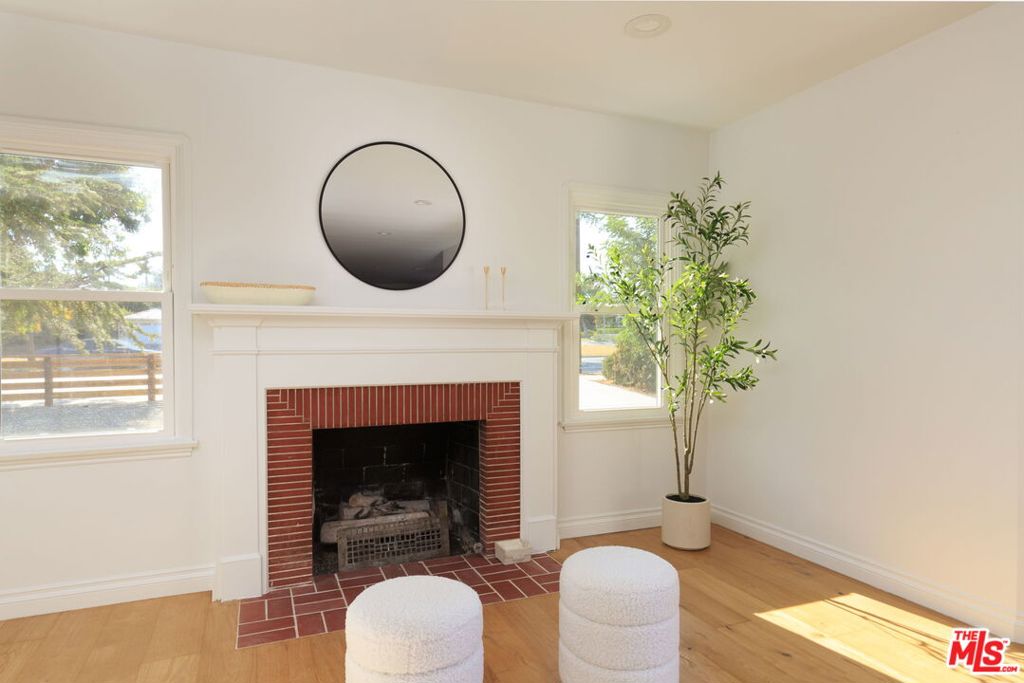 596 N Sierra Madre Boulevard