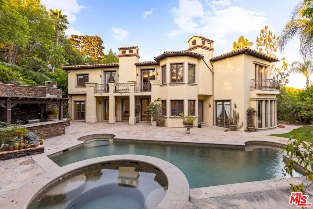1041 Summit Drive