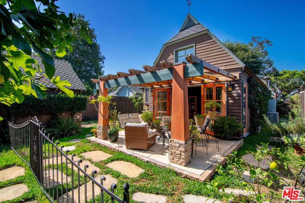 428 N Plymouth Boulevard