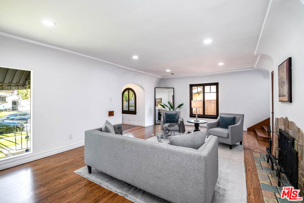 502 N Citrus Avenue