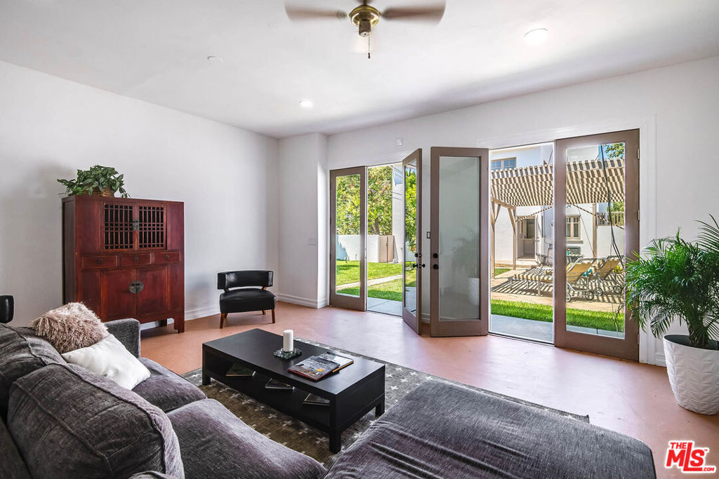 502 N Citrus Avenue