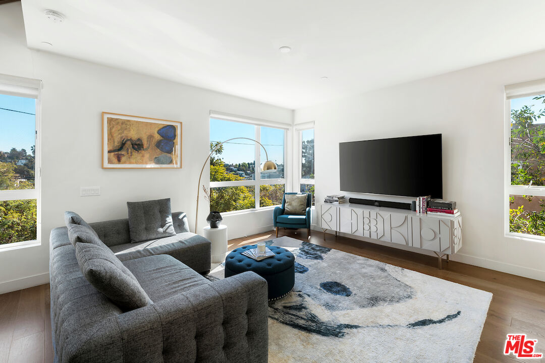 1511 Lake Shore Ave