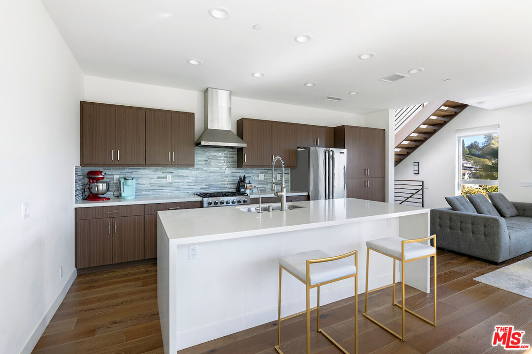 1511 Lake Shore Ave