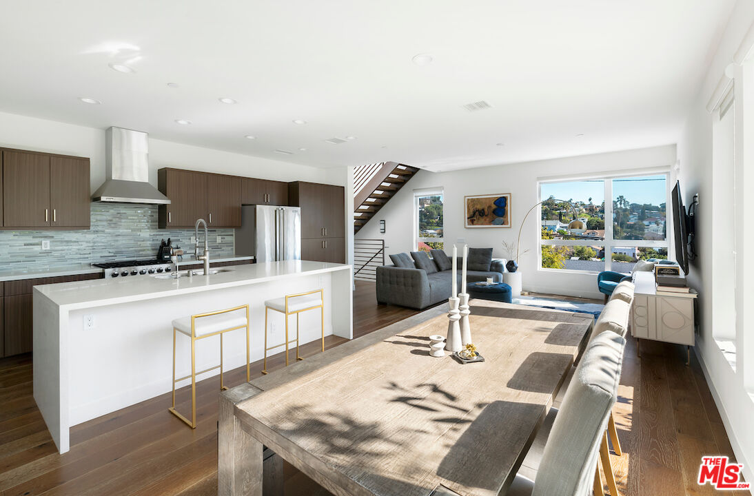 1511 Lake Shore Ave