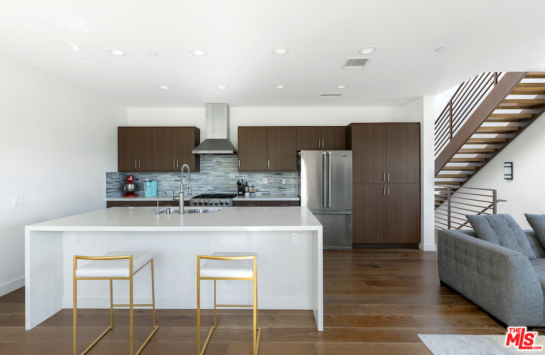 1511 Lake Shore Ave