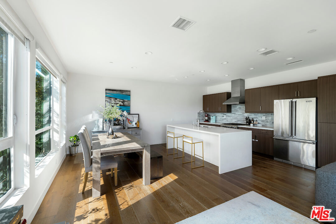 1511 Lake Shore Ave