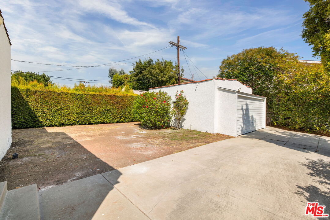500 N Mansfield Ave