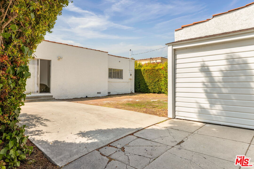 500 N Mansfield Ave