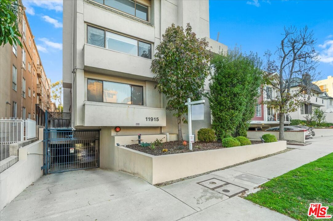 11915 Gorham Ave Unit: 9