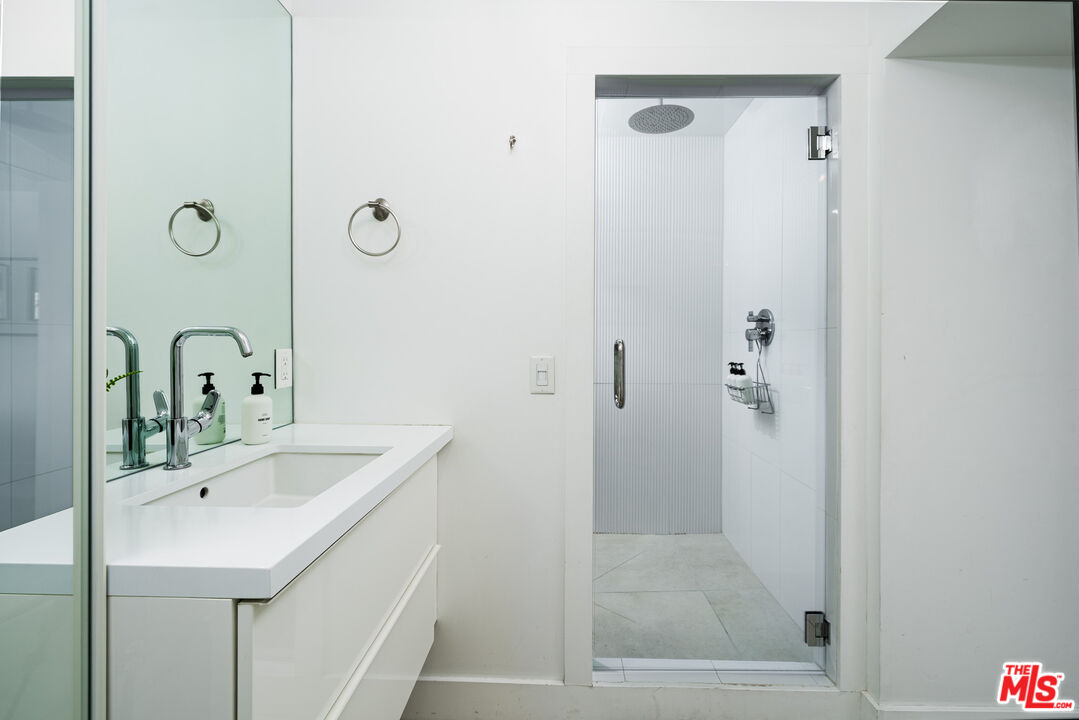 2246 N Indian Canyon Dr Unit: D