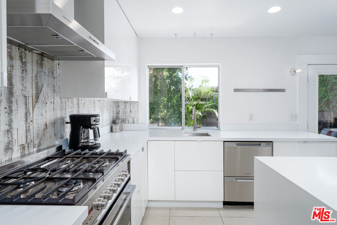 2246 N Indian Canyon Dr Unit: D