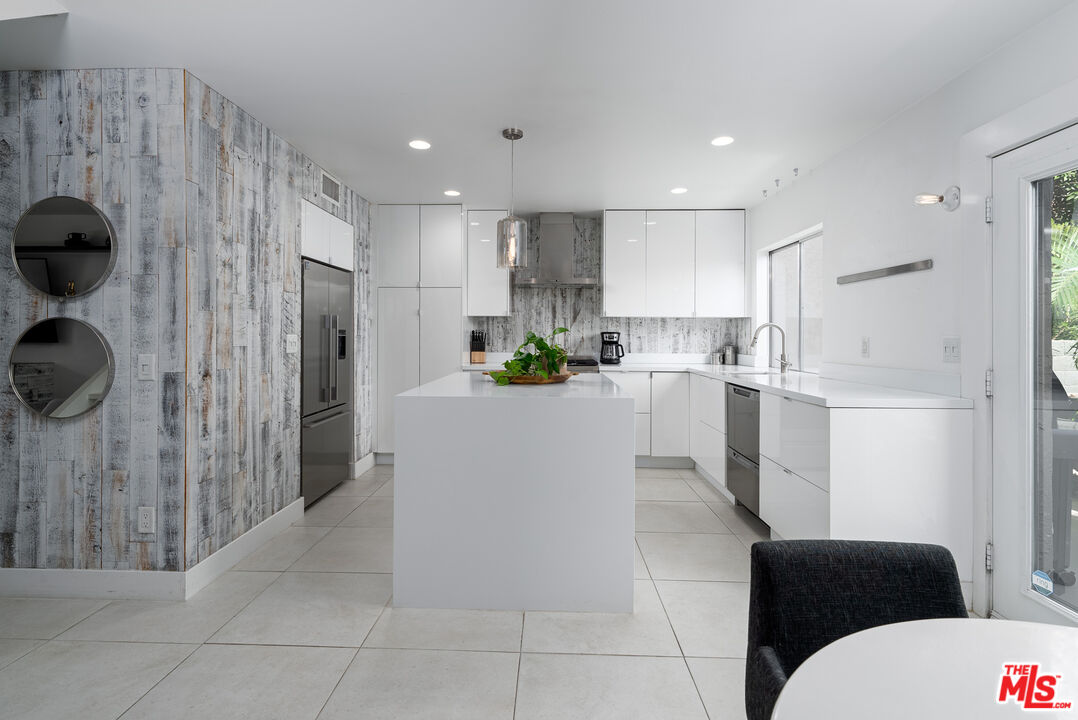 2246 N Indian Canyon Dr Unit: D