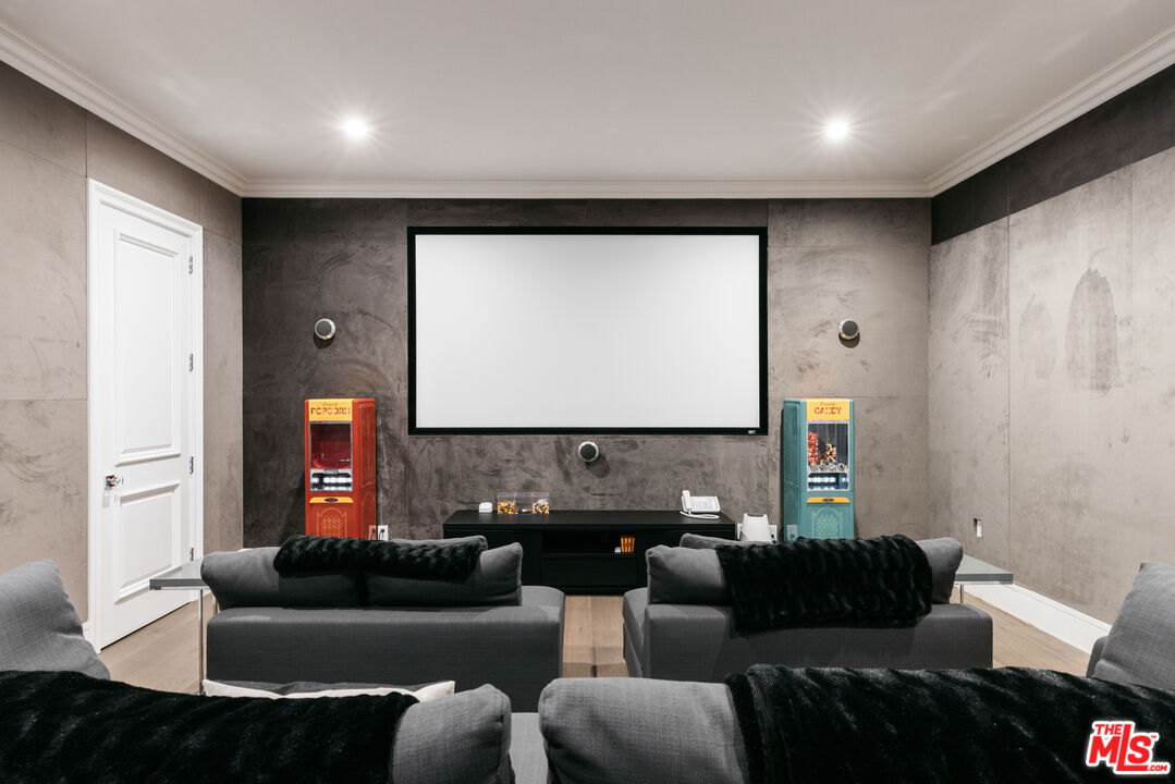1041 Laurel Way