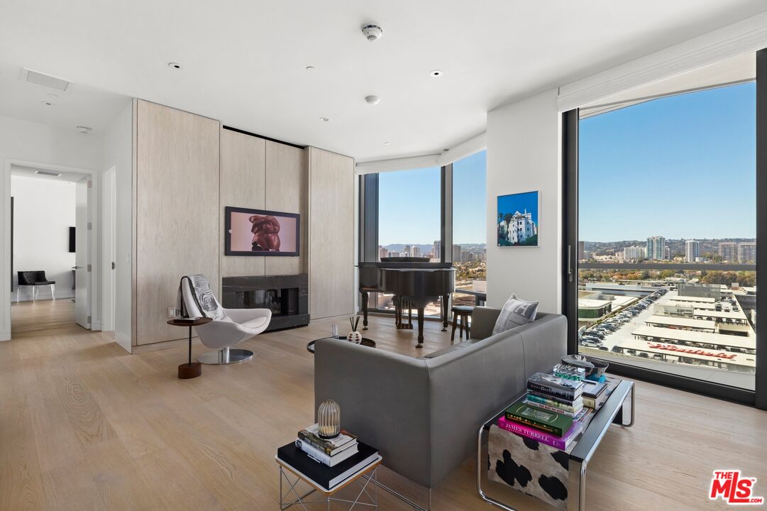211 W Elm Ct Unit: 9E