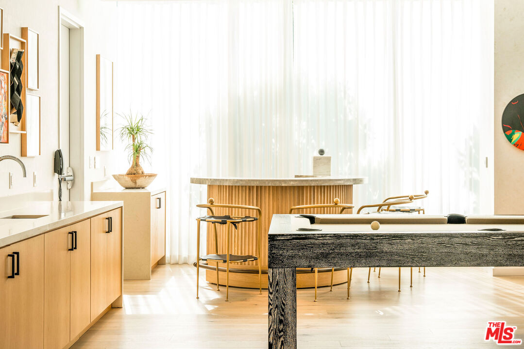 9000 W 3rd Street Unit: 801