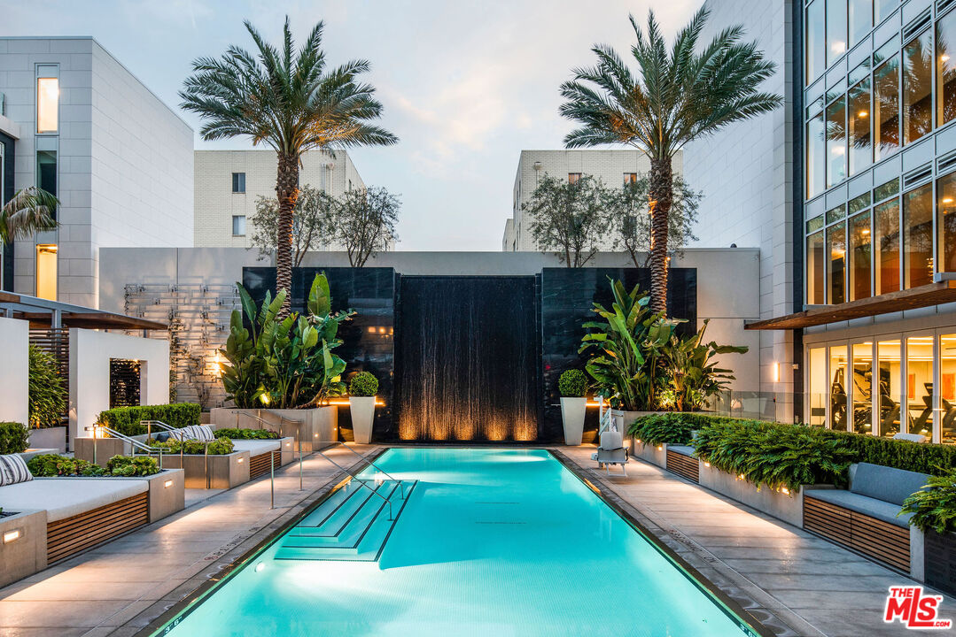 9000 W 3rd Street Unit: 801