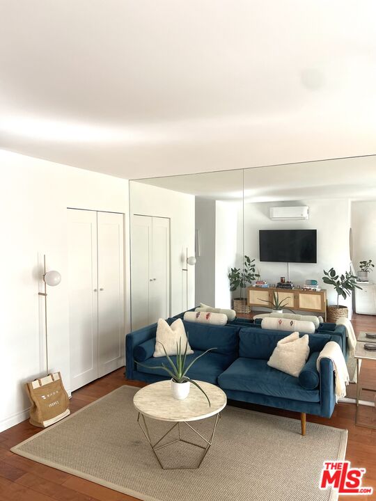 1145 Larrabee St Unit: 20