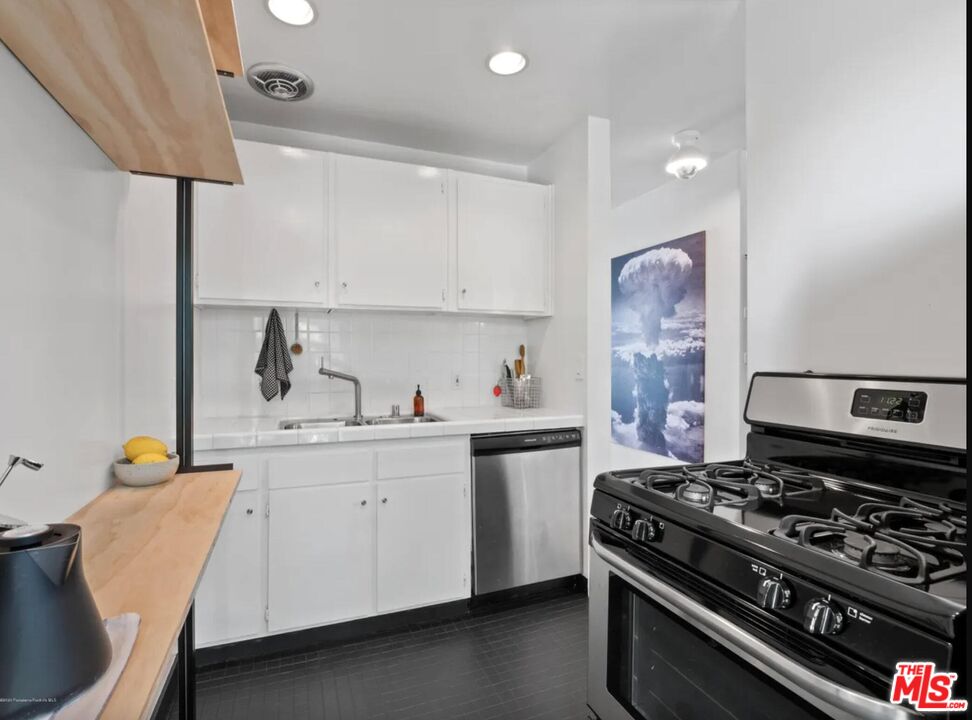 1145 Larrabee St Unit: 20