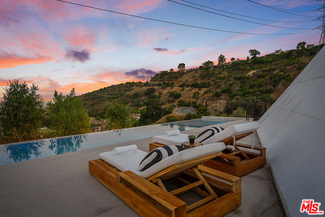 6825 Mulholland
