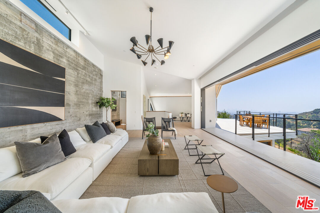 6825 Mulholland