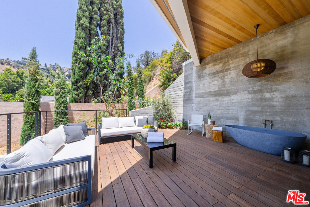 6825 Mulholland
