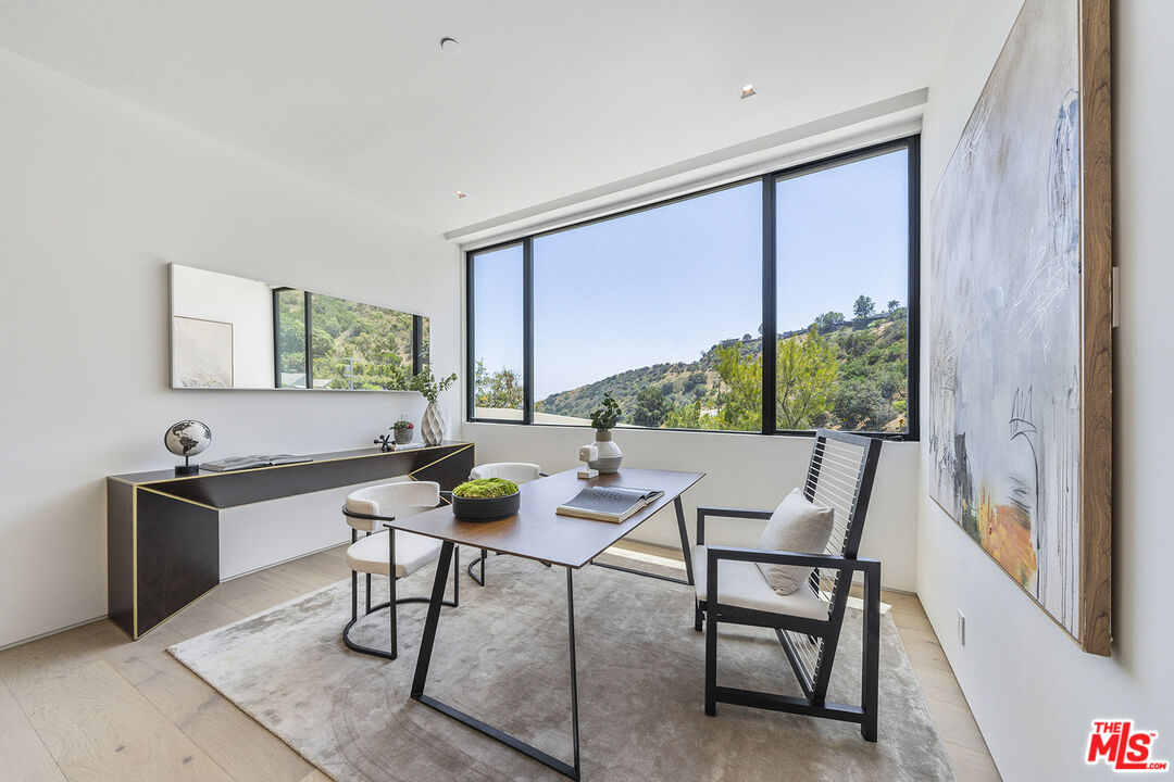 6825 Mulholland