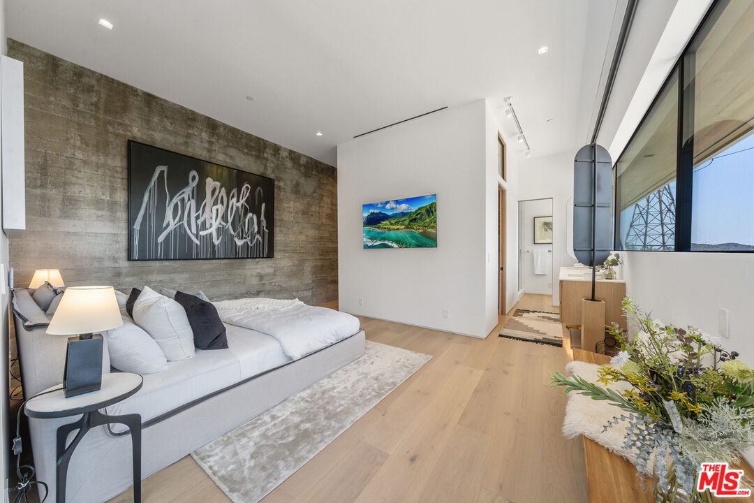 6825 Mulholland