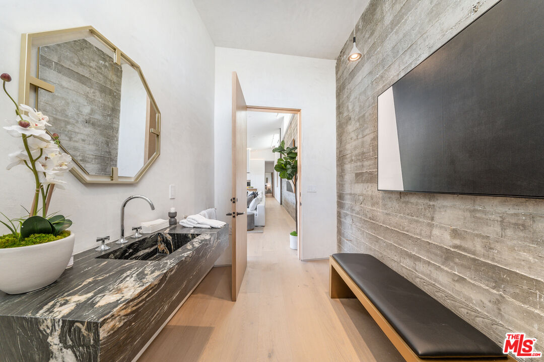 6825 Mulholland