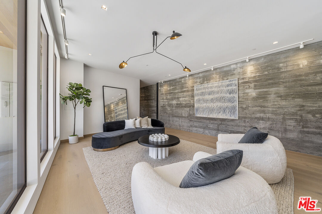 6825 Mulholland
