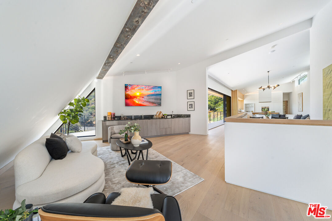 6825 Mulholland