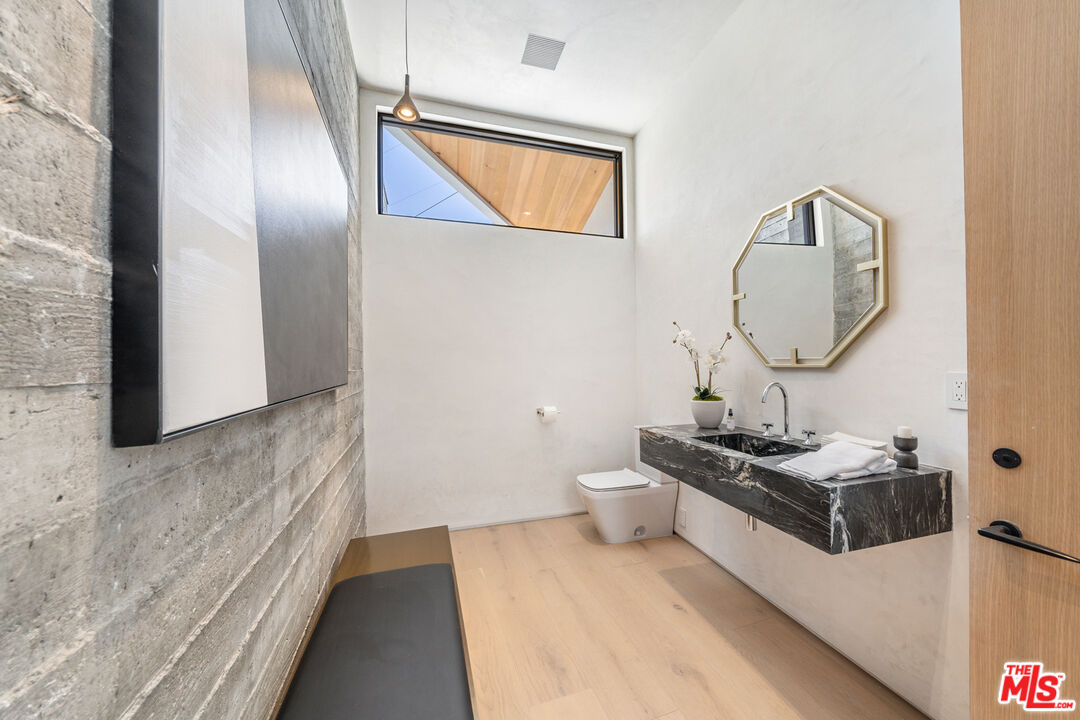 6825 Mulholland