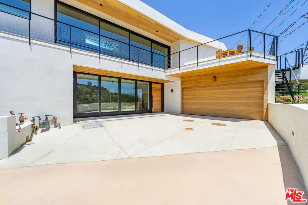 6825 Mulholland