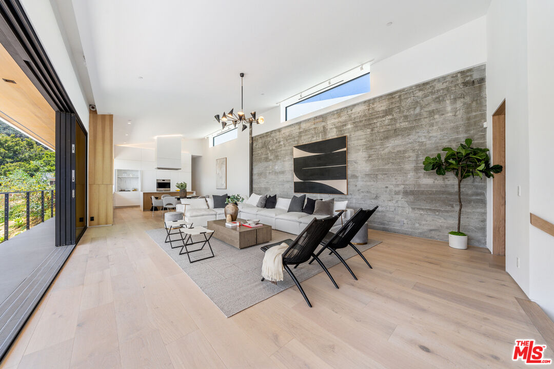 6825 Mulholland