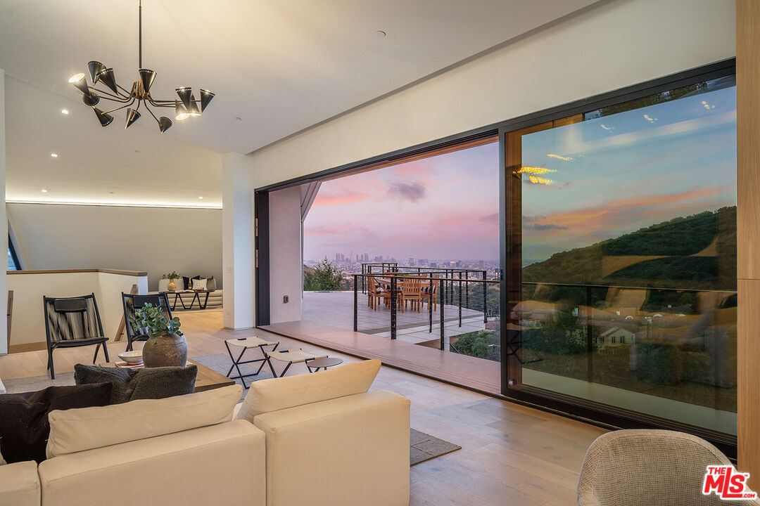 6825 Mulholland